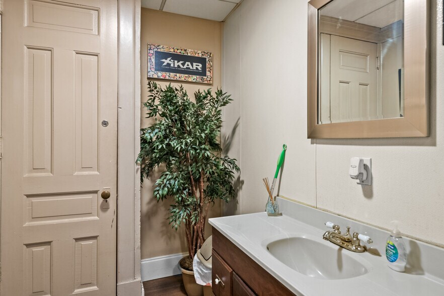 More Photos Of 2201 Perkiomen Ave, Mount Penn Restaurant For Sale