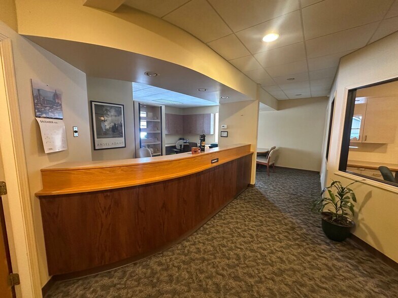 More Photos Of 277 Oriskany Blvd, Whitesboro Office For Sale