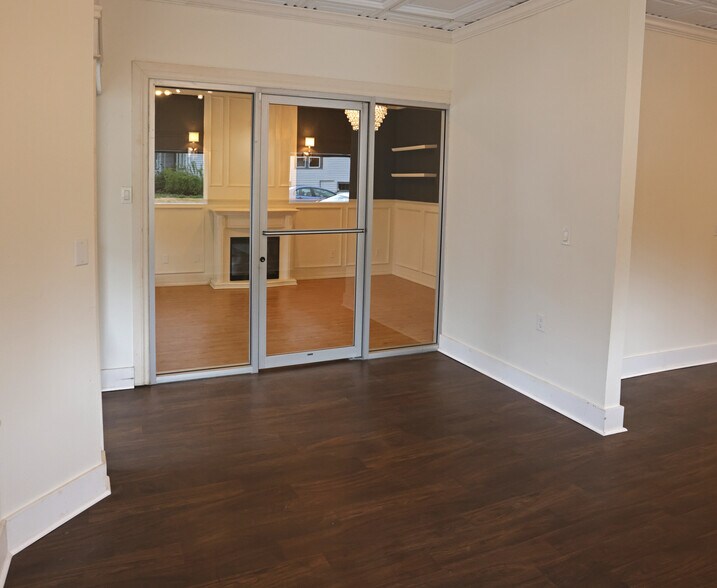 More Photos Of 328 Pioneer St, Ridgefield General Retail For Sale