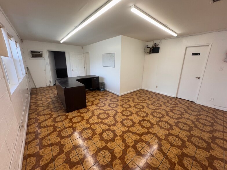 More Photos Of 611-623 W Olympic Blvd, Montebello Warehouse For Lease