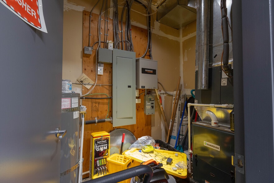 More Photos Of 22867 Fraser Hwy, Langley General Retail For Lease