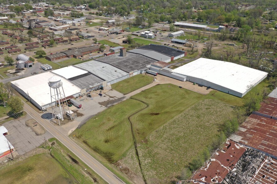 More Photos Of 1001 Ohlendorf Rd, Osceola Manufacturing For Lease