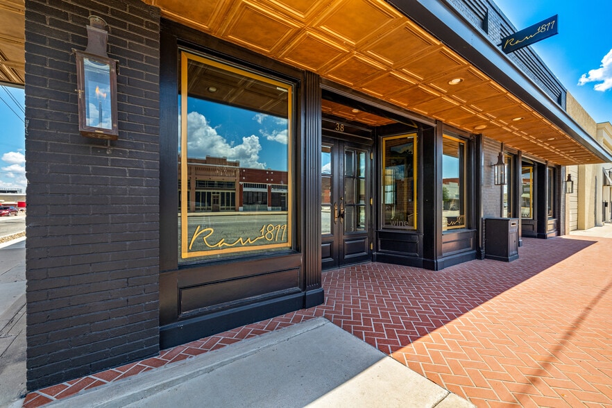 More Photos Of 38 N Chadbourne St, San Angelo Bar For Sale