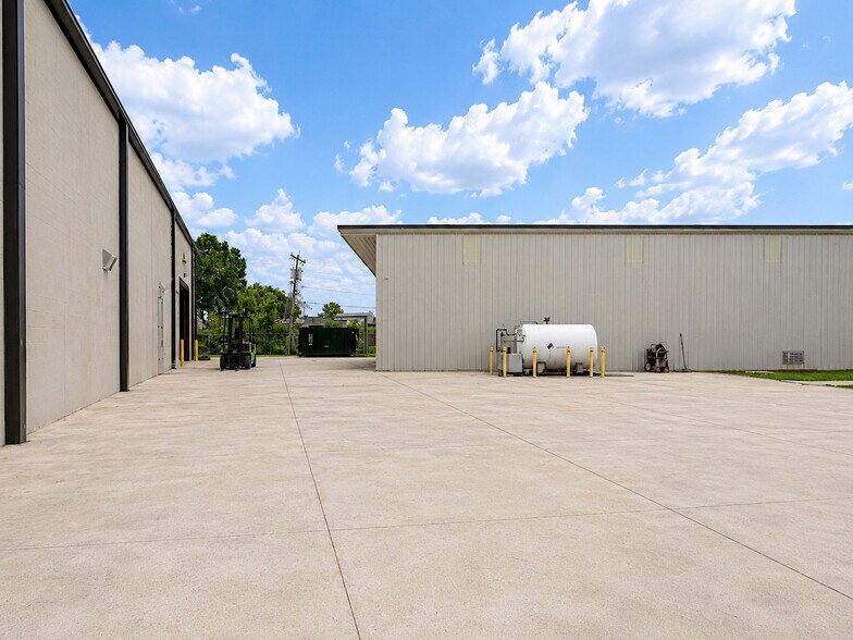 More Photos Of 3508 Wellsite Dr, Norman Distribution For Sale