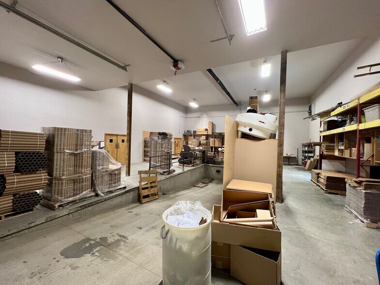 More Photos Of 40212 N Newport Hwy, Elk Warehouse For Sale