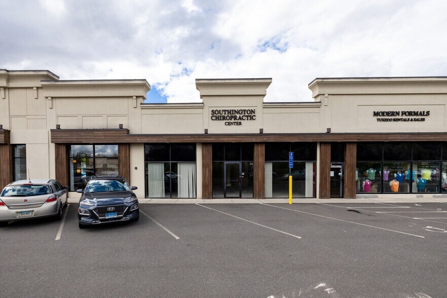 More Photos Of 474 N Main St, Southington Storefront For Lease