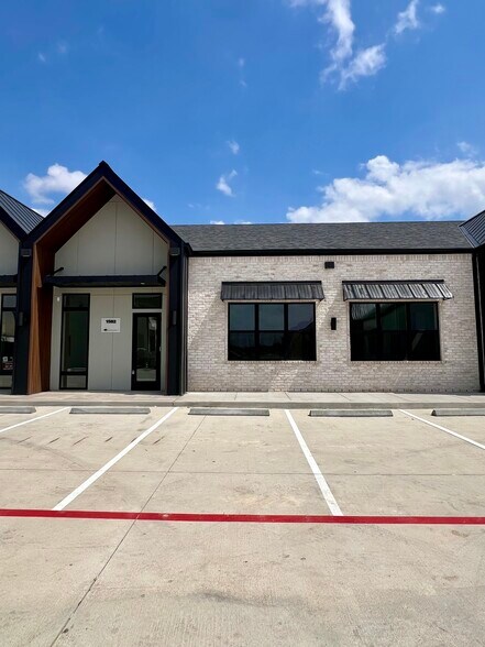 Primary Photo Of 1325 Main St, Katy Office For Lease
