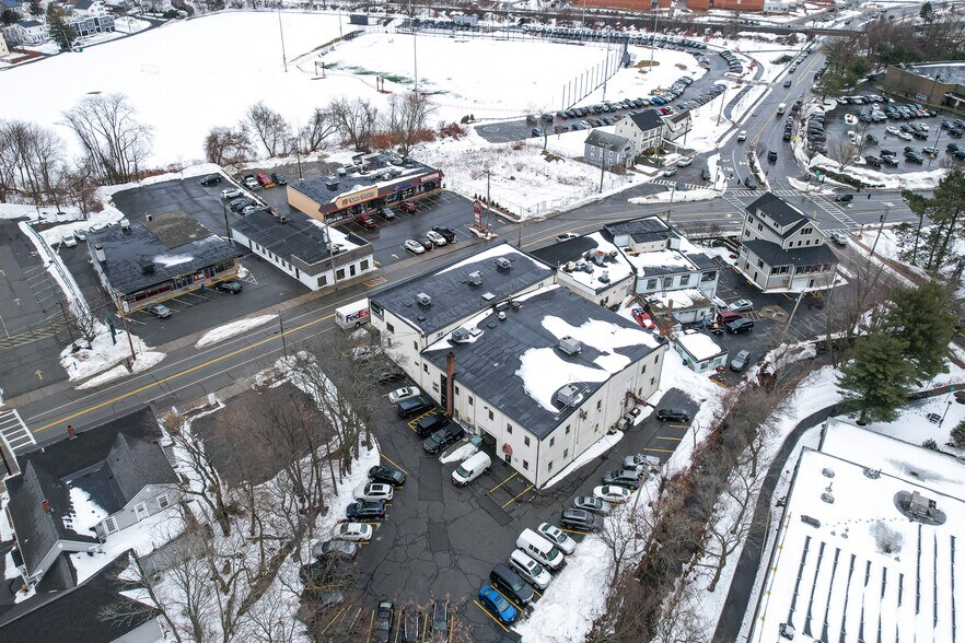 More Photos Of 742-750 Main St, Winchester Office For Lease