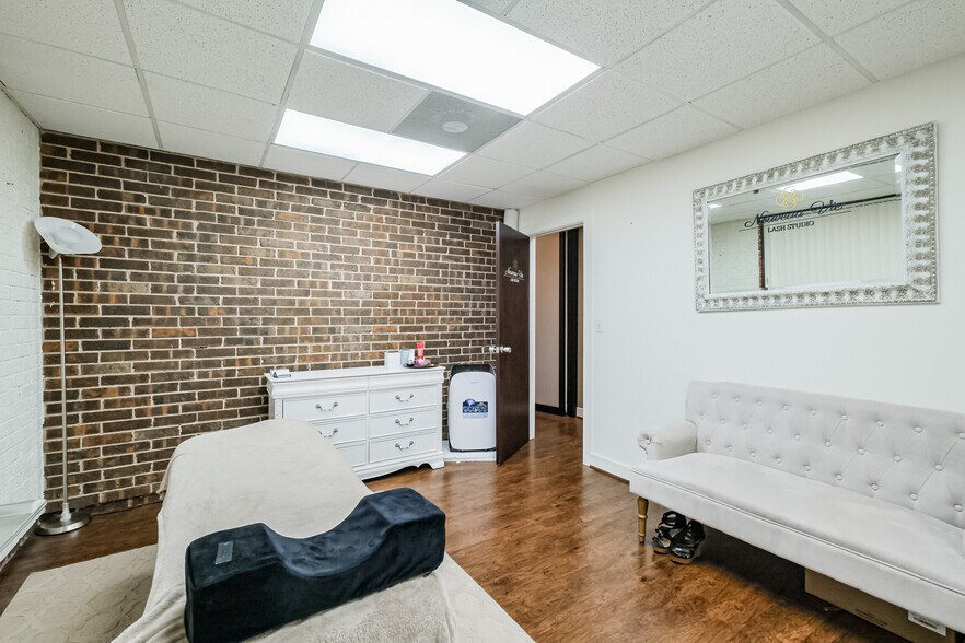 More Photos Of 8200 Westglen Dr, Houston Loft Creative Space For Lease