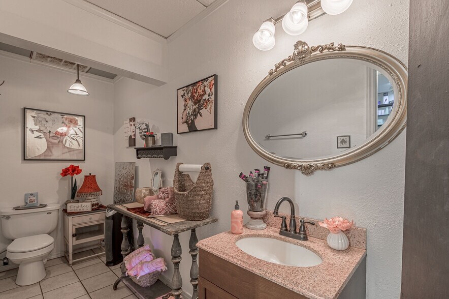 More Photos Of 131 Commerce st, Lovelady General Retail For Sale