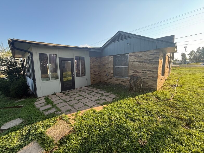 More Photos Of 8117 US Highway 69 N, Tyler Office For Lease