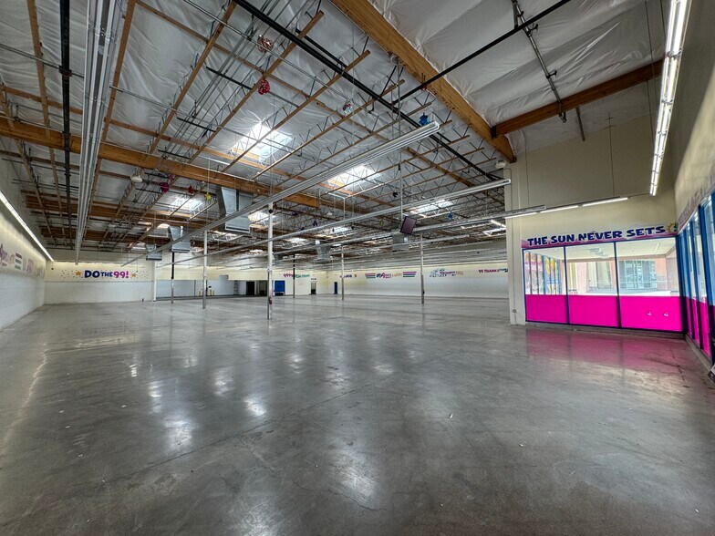 More Photos Of 716 S Boulder Hwy, Henderson General Retail For Sale