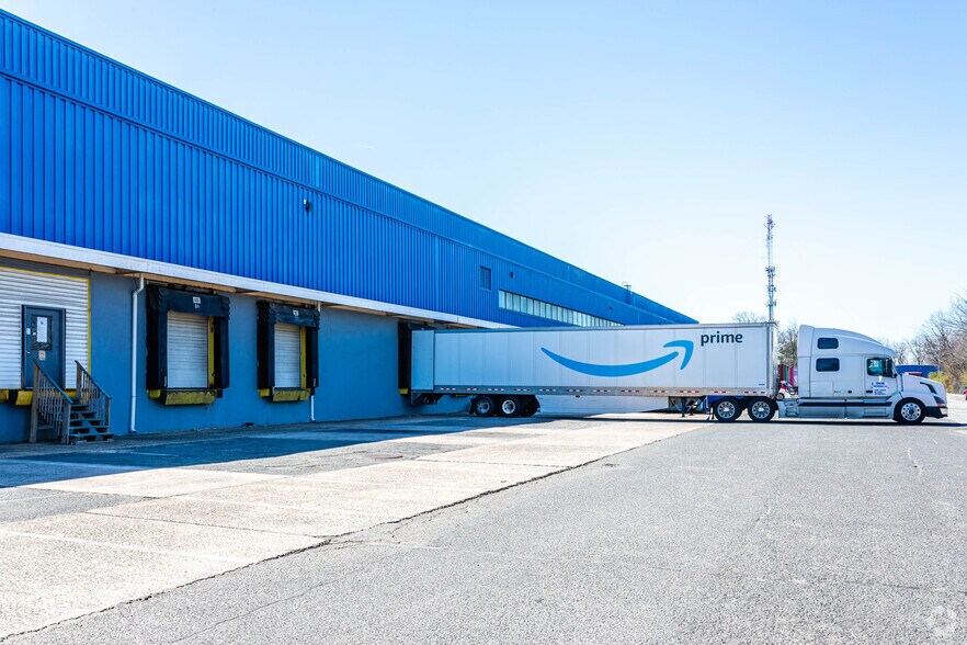 More Photos Of 55 Talmadge Rd, Edison Warehouse For Lease