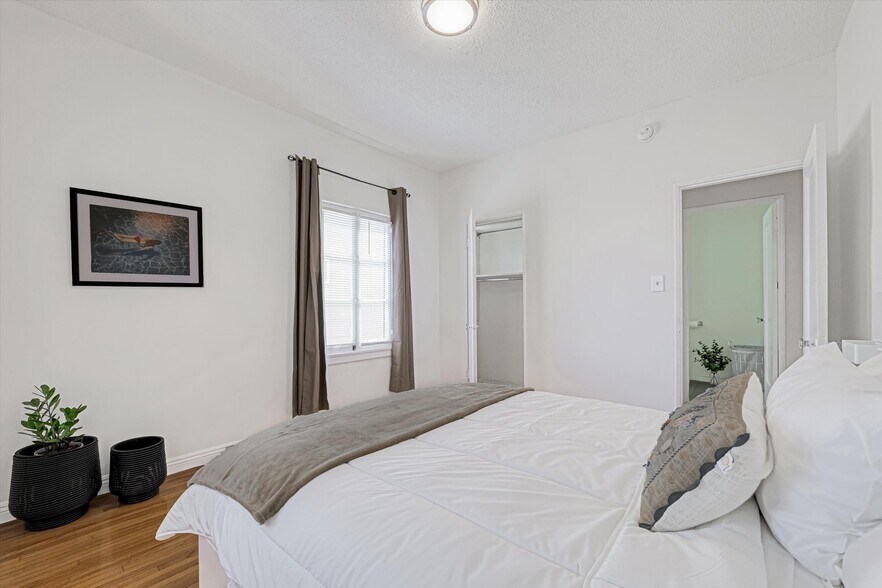 More Photos Of 153-157 W Channel Rd, Santa Monica Apartments For Sale