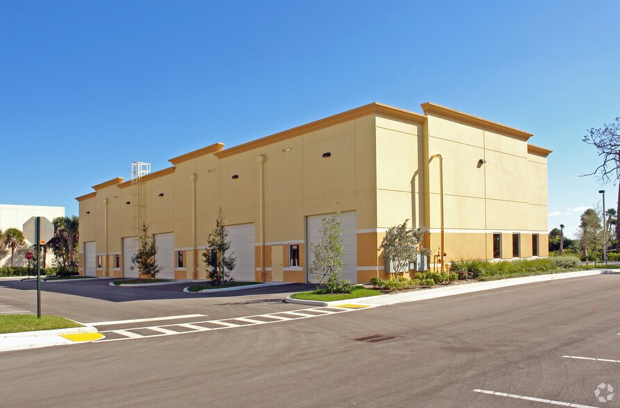 More Photos Of 2351 Vista Pky, West Palm Beach Distribution For Lease