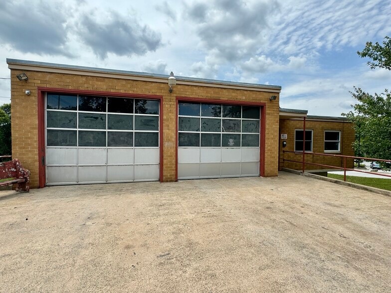 More Photos Of 86 Allen St, Greenville Police Fire Station For Sale