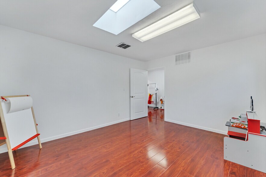 More Photos Of 556 N 1st St, San Jose Medical For Sale