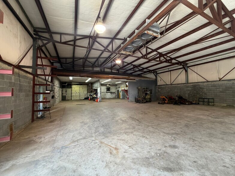 More Photos Of 8431 Maynardville Pike, Knoxville Warehouse For Sale