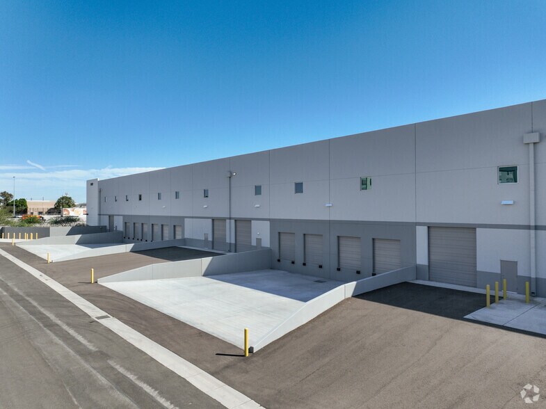 More Photos Of 3232 S 48th St, Phoenix Warehouse For Lease