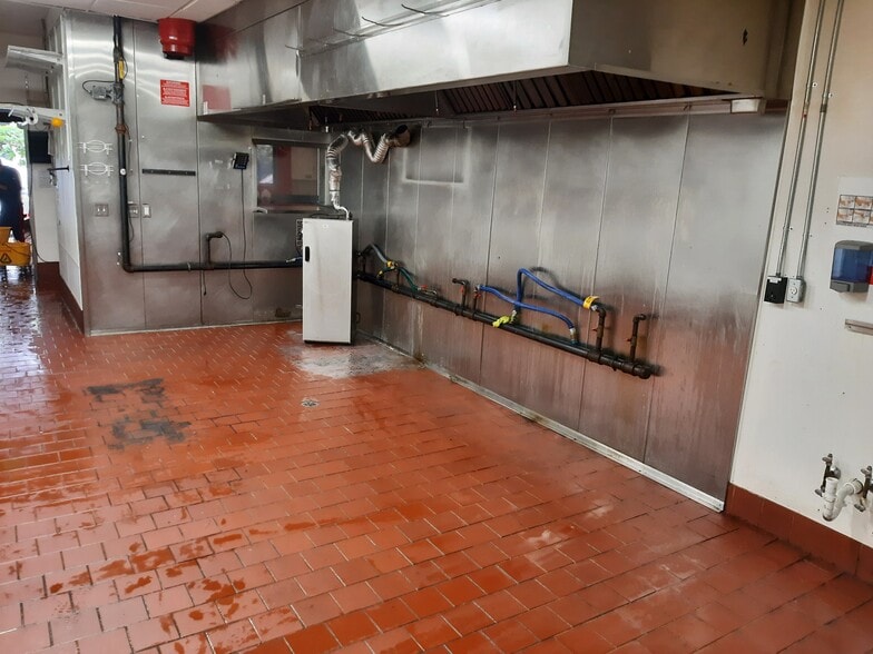 More Photos Of 62-66 McWhorter St, Newark Warehouse For Lease
