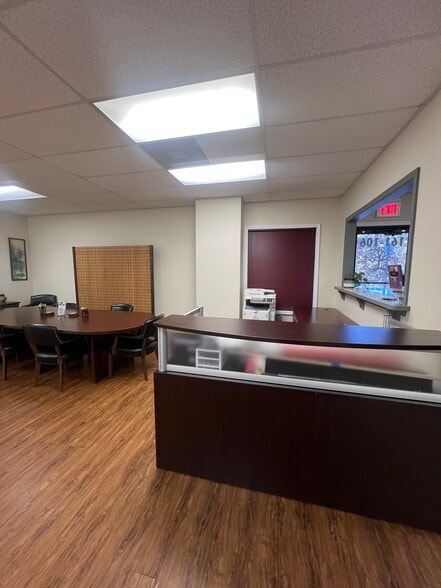 More Photos Of 161 Prosperity Dr, Winchester Showroom For Lease