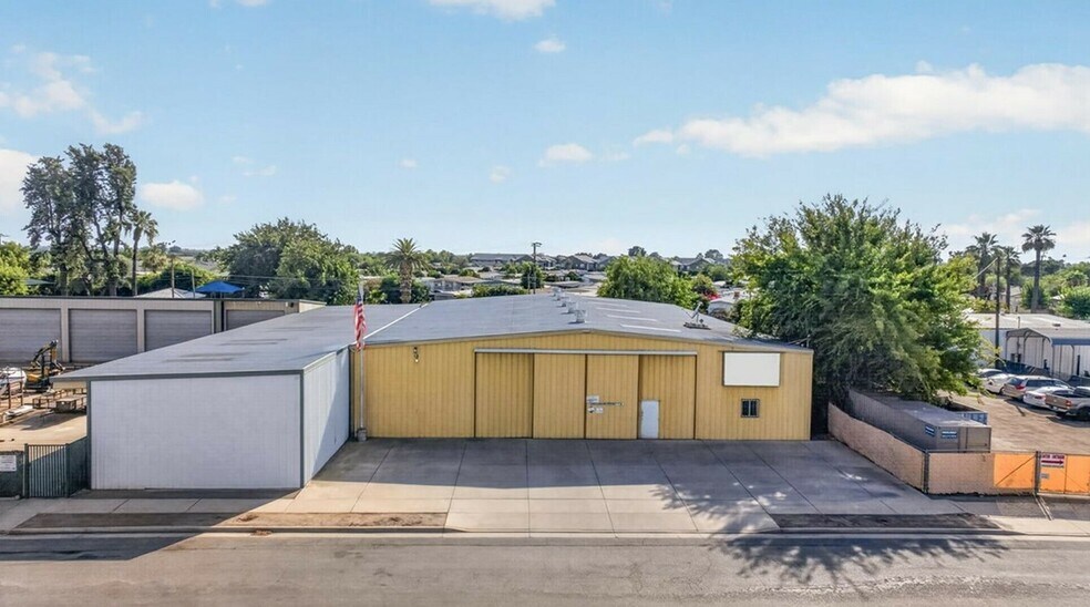 More Photos Of 149 Ashland ave, Lindsay Industrial For Sale