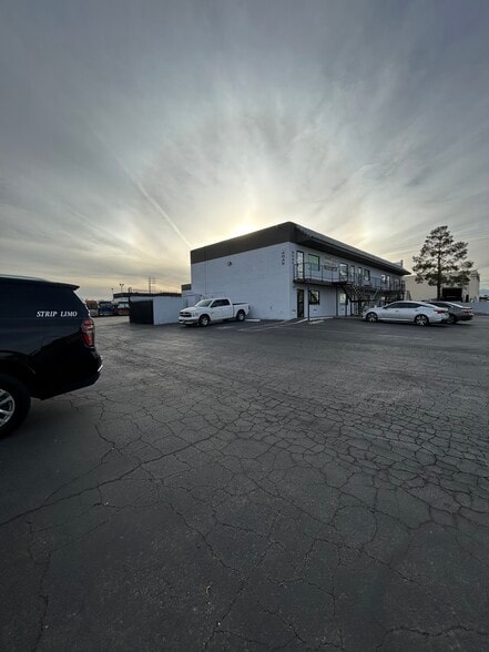 More Photos Of 4045 W Quail Ave, Las Vegas Warehouse For Lease