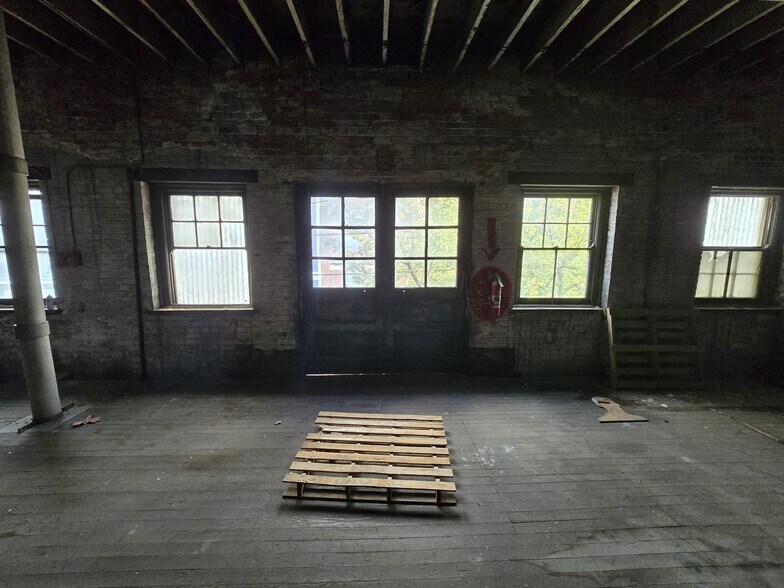 More Photos Of 122 E Liberty St, Cincinnati Manufacturing For Sale