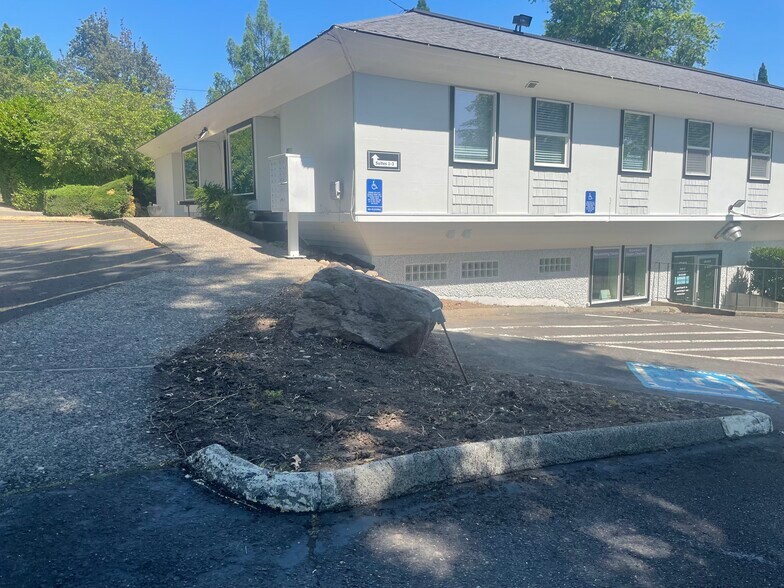 Primary Photo Of 630 B Ave, Lake Oswego Office For Lease