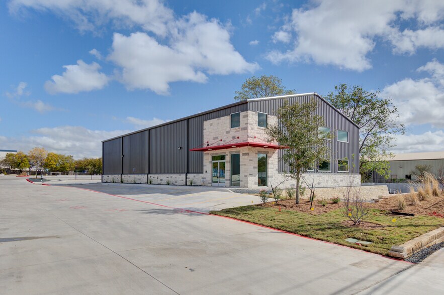 More Photos Of 1600 Dungan Ln, Austin Unknown For Lease