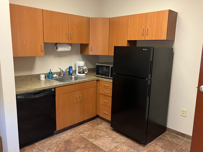 More Photos Of 8115 Isabella Ln, Brentwood Loft Creative Space For Lease