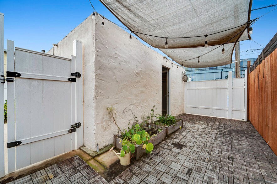 More Photos Of 2122 20th St, Santa Monica Apartments For Sale
