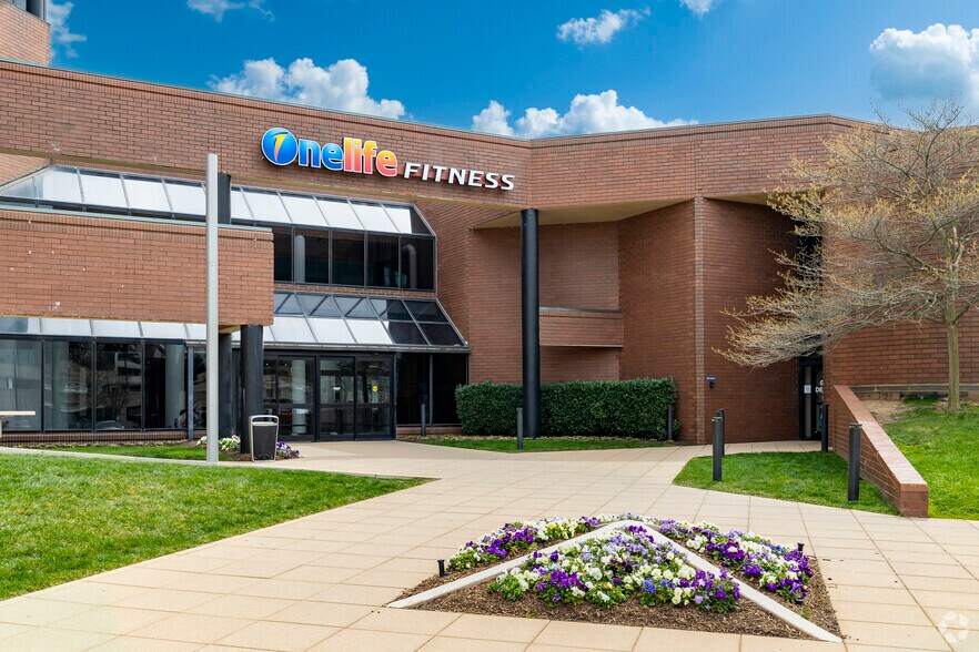 More Photos Of 8260 Greensboro Dr, McLean Office For Lease