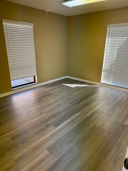 More Photos Of 5121 Ehrlich, Tampa Office For Lease