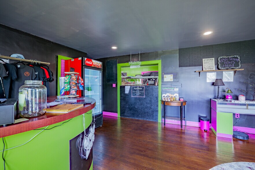 More Photos Of 1840 Volunteer Pky, Bristol Storefront Retail Residential For Sale