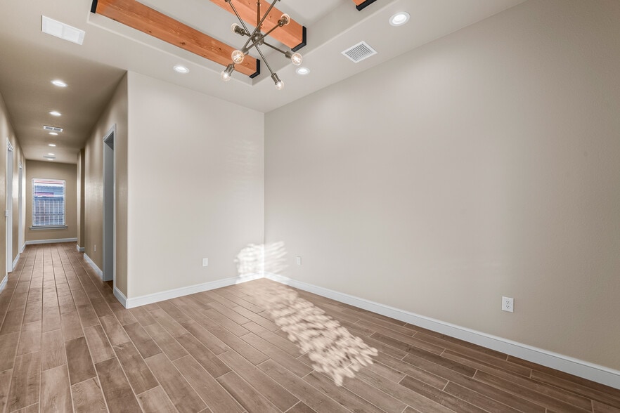 More Photos Of 206 Slide Rd, Lubbock Office For Lease