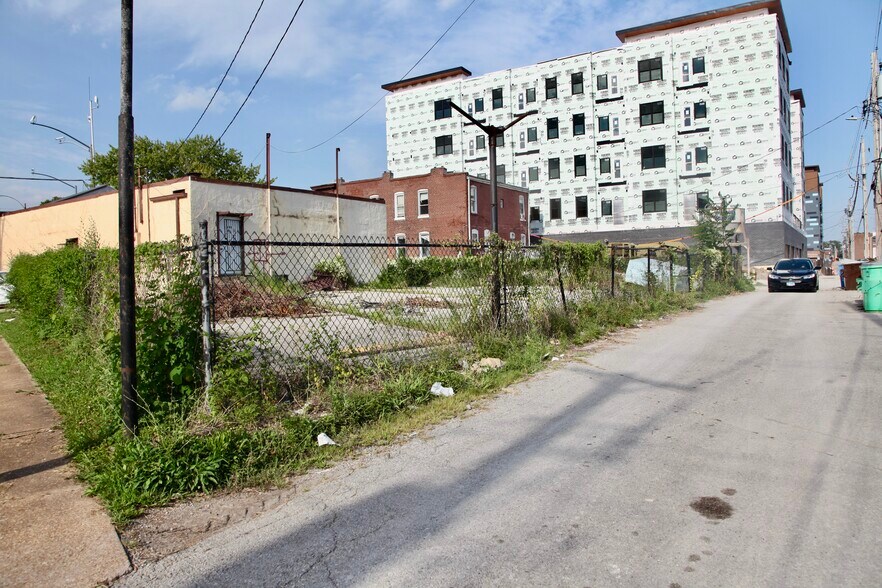 More Photos Of 4452 Manchester Ave, Saint Louis Restaurant For Sale