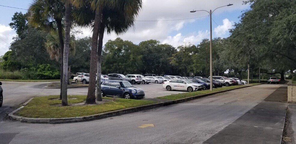 More Photos Of 5104 N Orange Blossom Trl, Orlando Office Residential For Lease