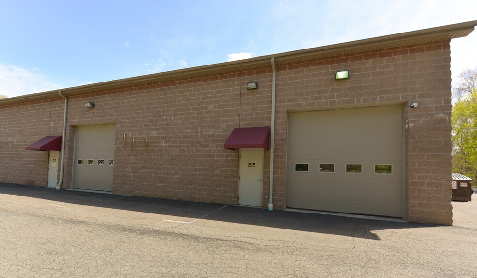 Primary Photo Of 8 Pecks Ln, Newtown Flex For Lease