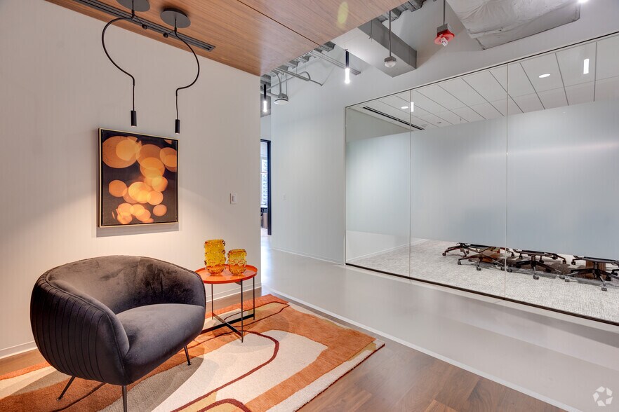 More Photos Of 77 W Wacker Dr, Chicago Office For Lease