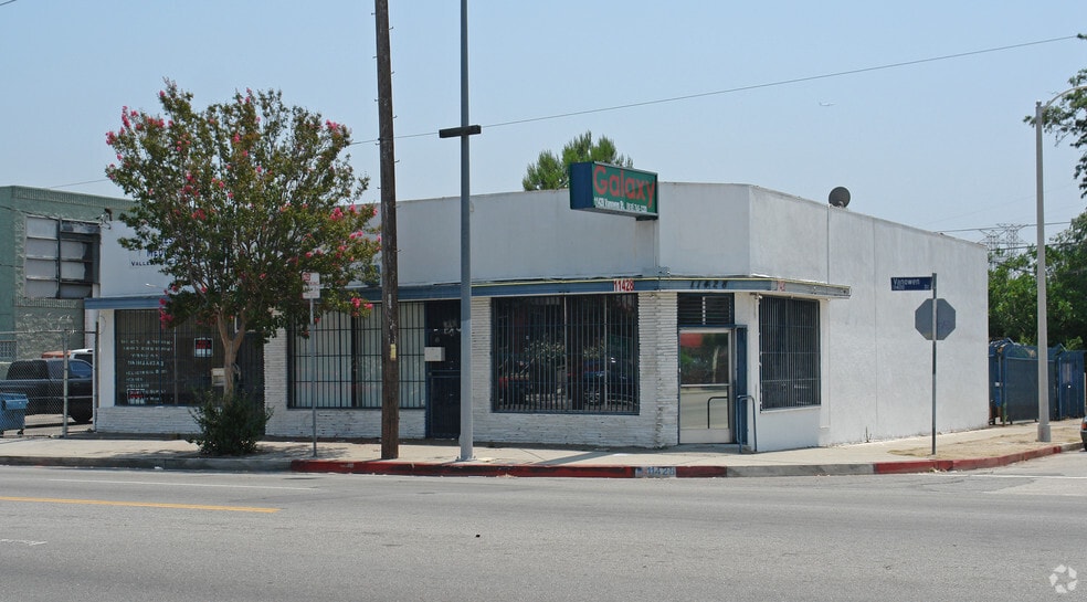 Primary Photo Of 11424-11428 Vanowen St, North Hollywood Storefront Retail Office For Lease