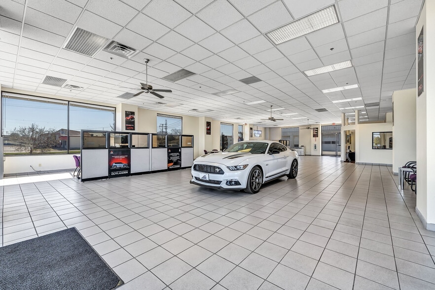 More Photos Of 1988 E Mason St, Green Bay Auto Dealership For Sale