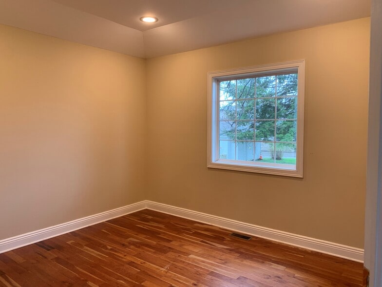 More Photos Of 3527 Darrow Rd, Stow Office For Sale
