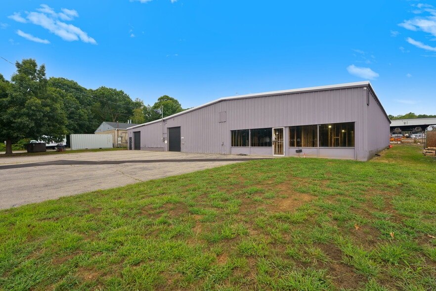 Primary Photo Of 31 Wilclar St, Warwick Warehouse For Lease