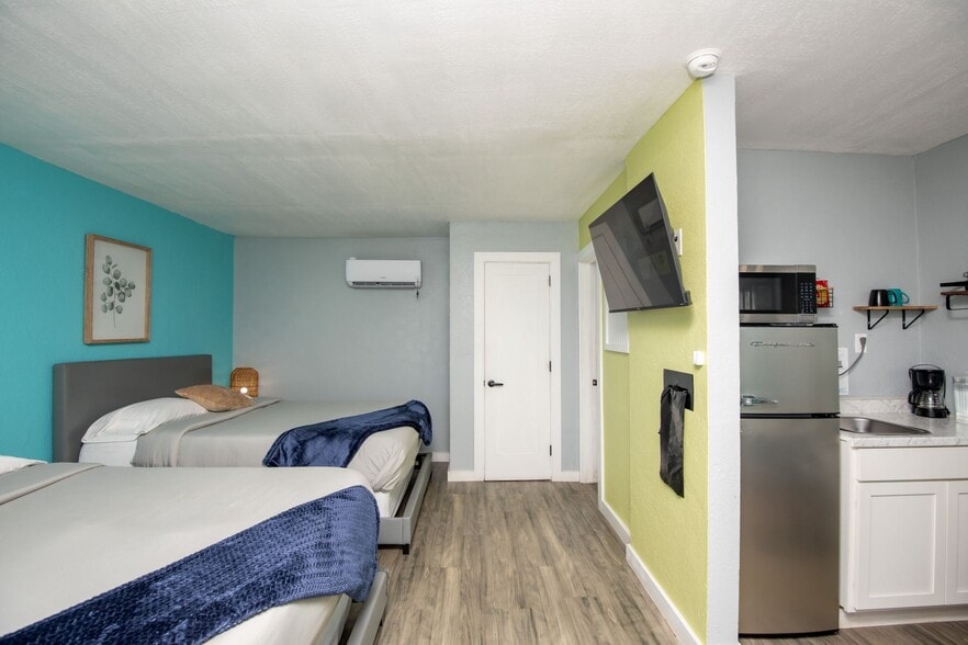 More Photos Of 1915 N Atlantic Ave, Daytona Beach Hotel For Sale