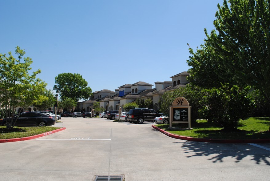 More Photos Of 12824 Willow Centre Dr, Houston Medical For Sale