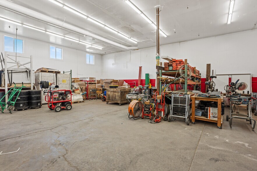 More Photos Of 902 Waugh Ln, Ukiah Warehouse For Sale