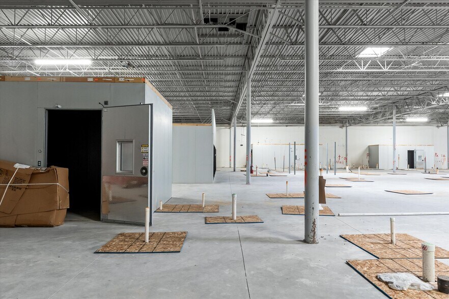 More Photos Of 2651 S Rochester Rd, Rochester Hills General Retail For Lease