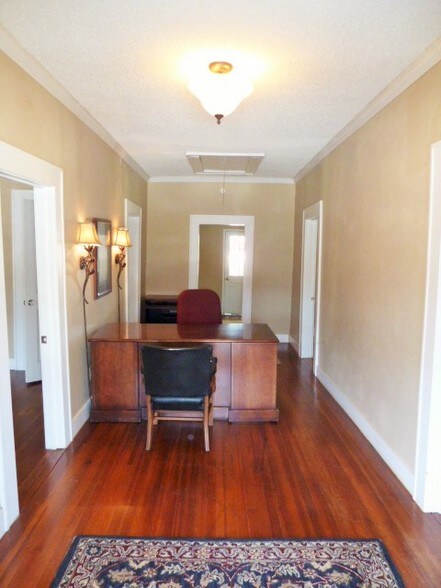 More Photos Of 207 Laurence Dr, Heath Office For Lease