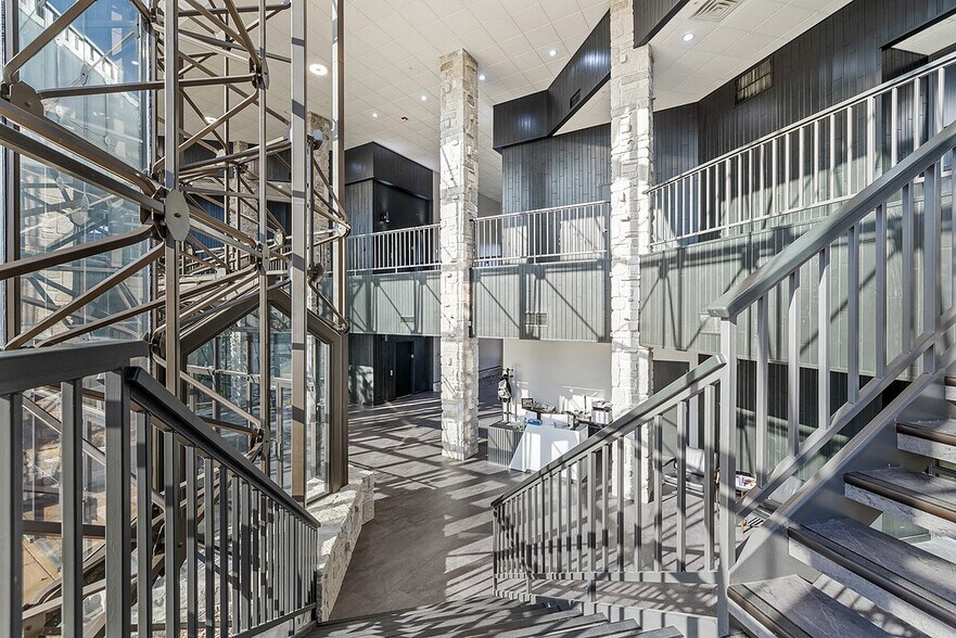 More Photos Of 2087 E 71st St, Tulsa Office For Lease